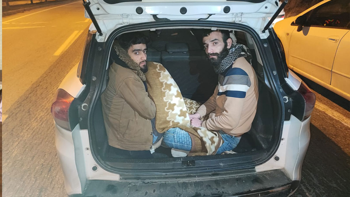 Otomobilde 6 kaçak göçmen yakalandı