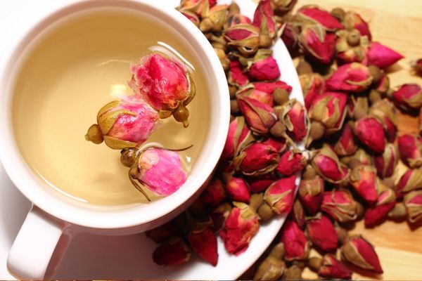 Gül yaprağı çayının kalp sağlığına olumlu etkileri