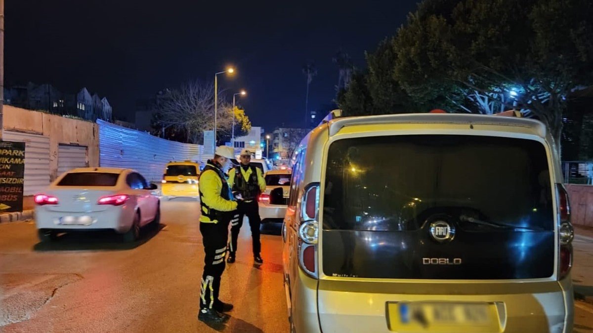 Antalya İl Emniyet Müdürlüğü ekipleri korsan taşımacılığa geçit vermiyor