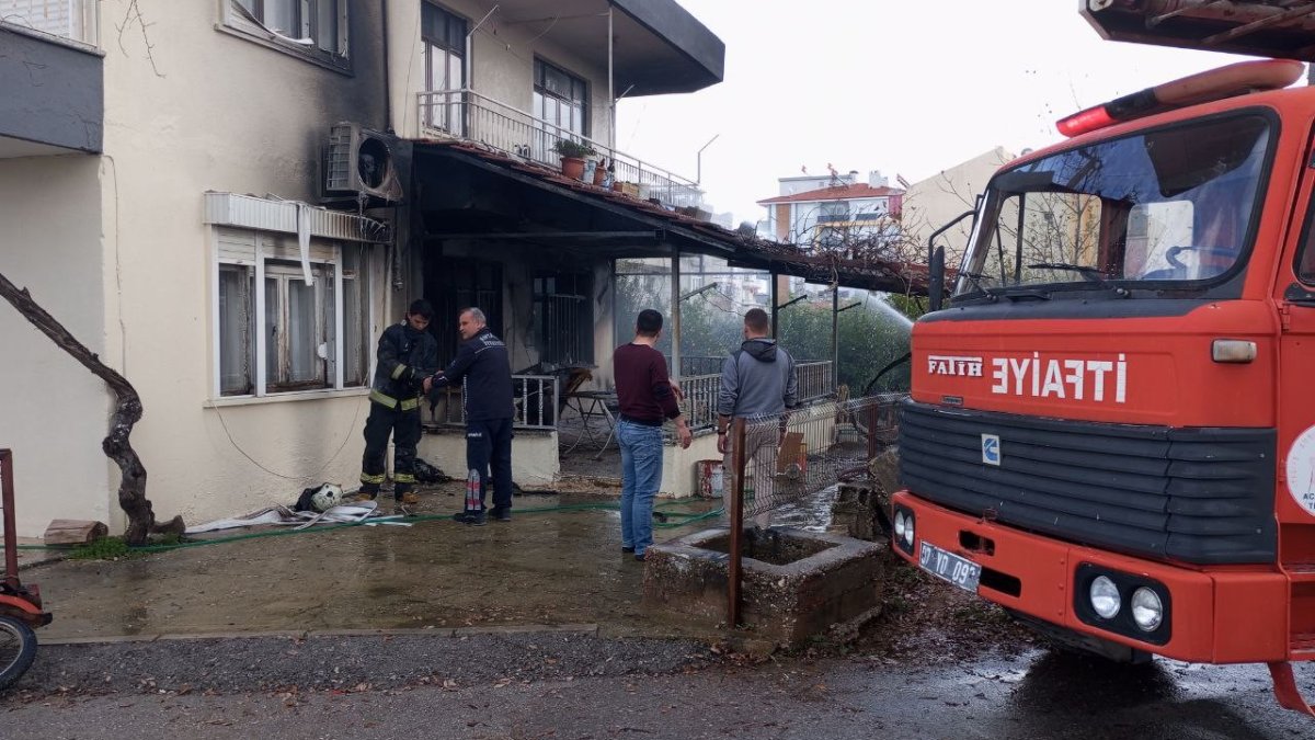 Antalya'da müstakil evde yangın çıktı