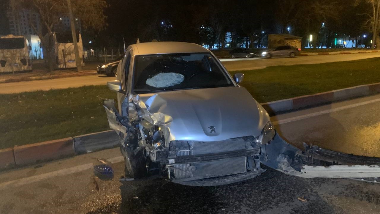 Karaman’da otomobiller çarpıştı