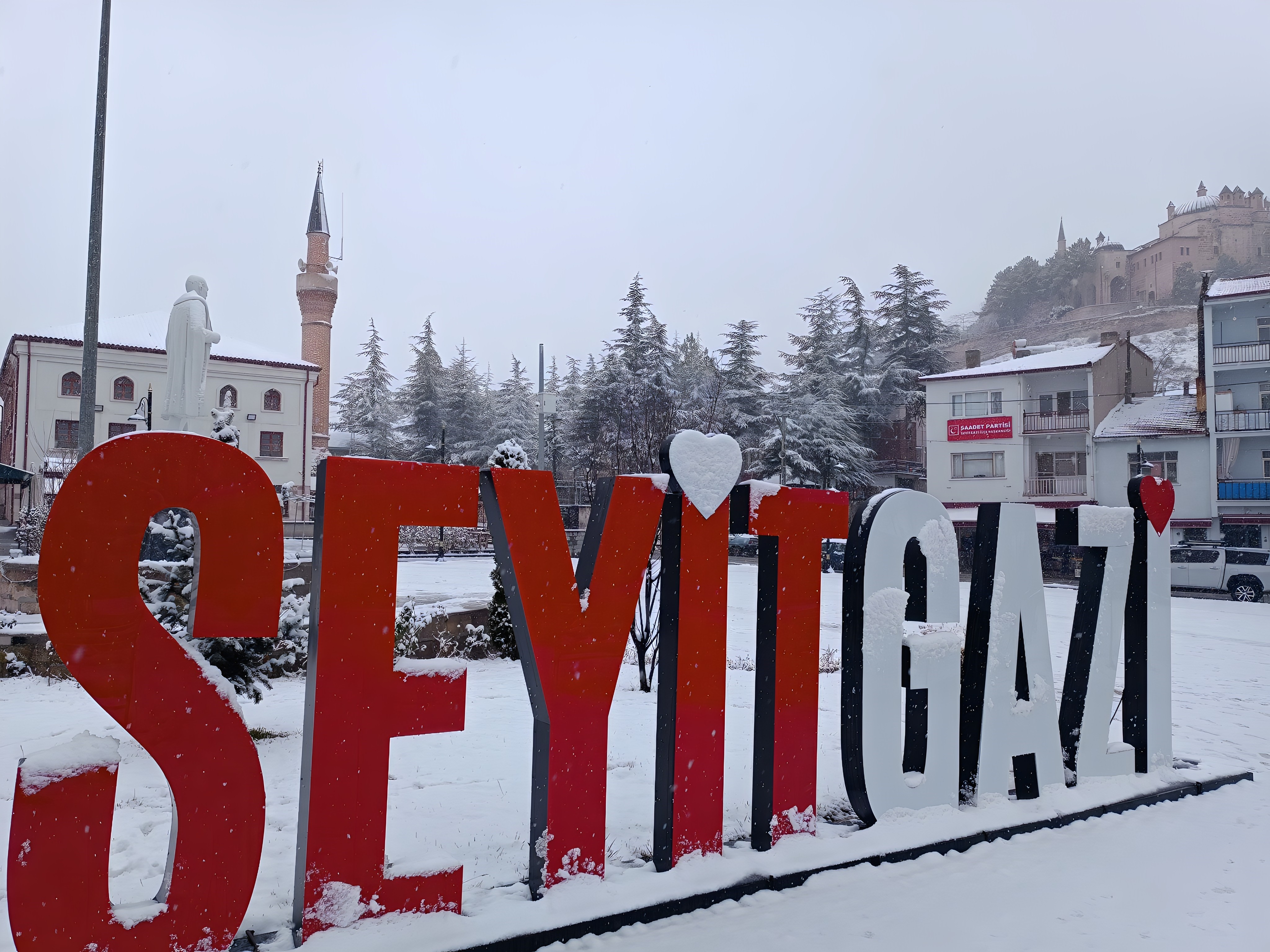 Eskişehir'de etkili olan kar yağışı kartpostallık görüntülere neden oldu