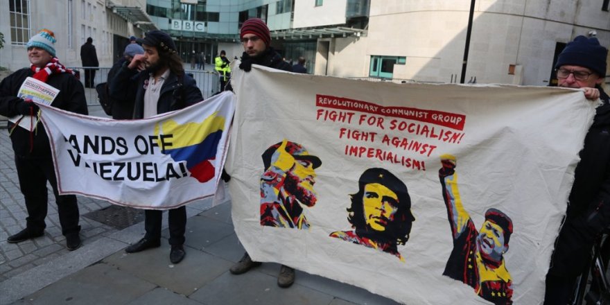 İngiliz basınının Venezuela haberleri BBC önünde protesto edildi