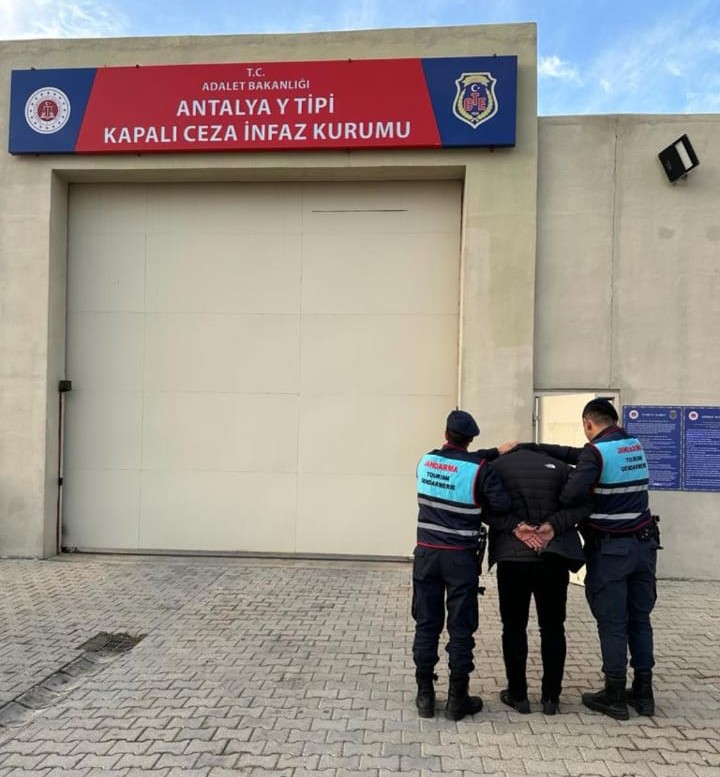 Antalya'da çukur operasyonu firarisi yakalandı