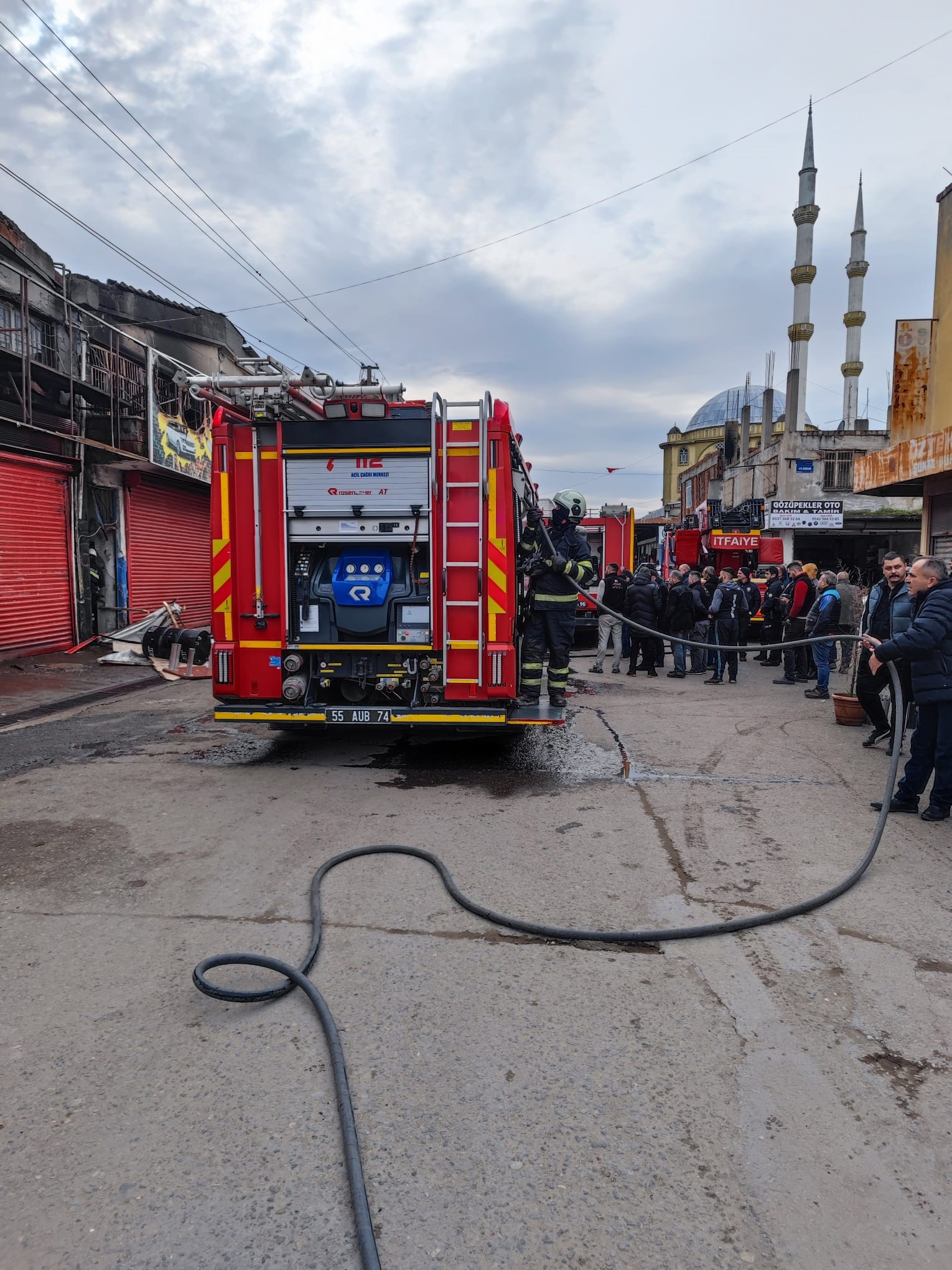 Samsun'da oto yedek parça dükkanında yangın