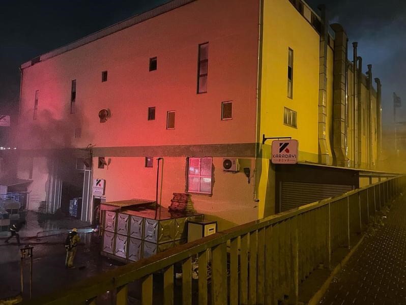 Kocaeli'ndeki boya fabrikasında yangın