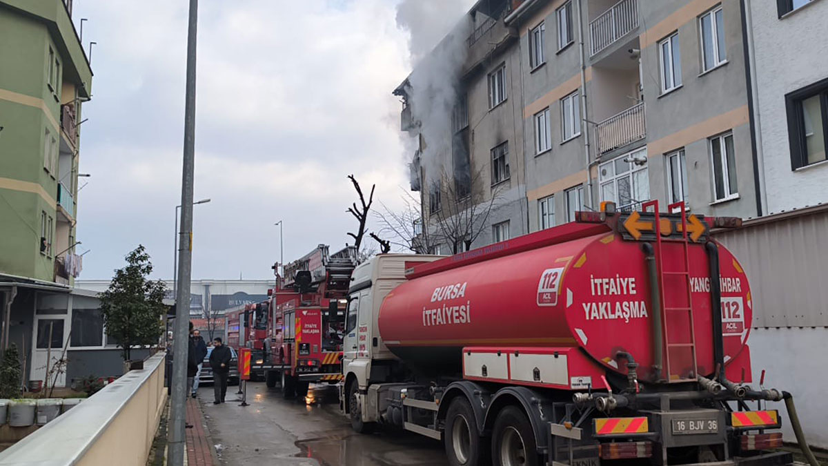 Bursa'da apartman yangını '8 kişi hastanelik oldu'