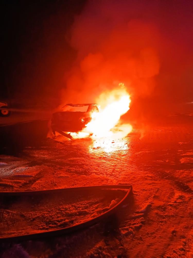 Bolu’da otomobil alev alev yandı