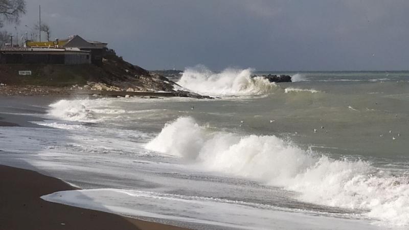 Akçakoca’da dev dalgalar 4 metreye ulaştı