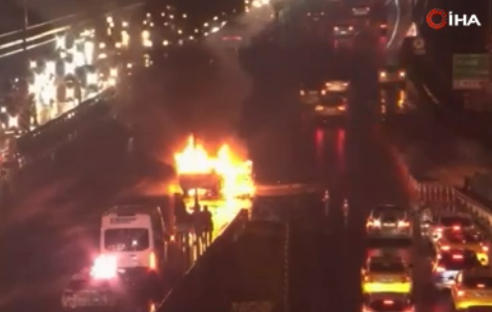 15 Temmuz Şehitler Köprüsü’nde araç alev alev yandı