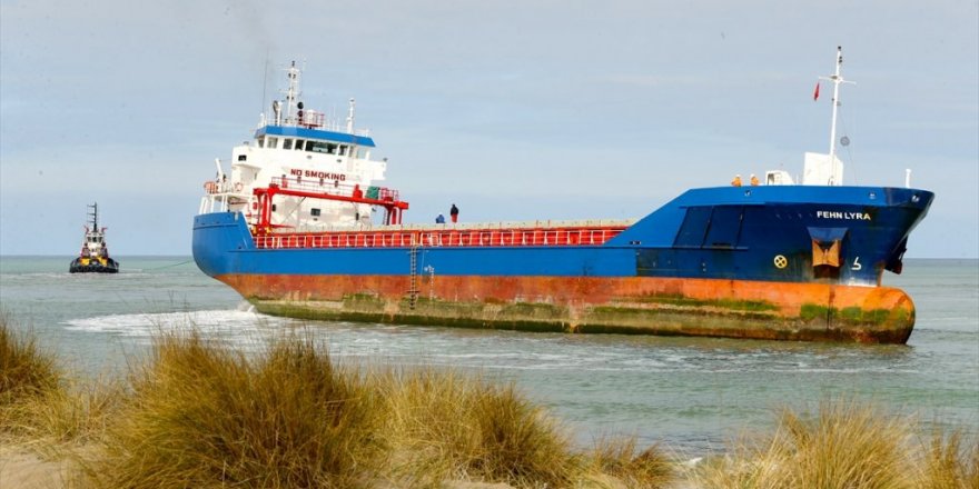Dev gemi Kocaeli'de karaya oturdu