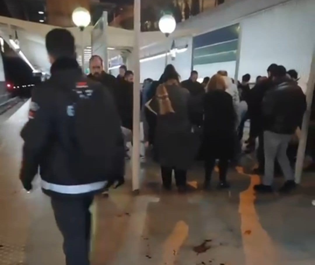 Metro istasyonunda bıçaklı kavga 1 Kişi öldü 1 kişi yaralı