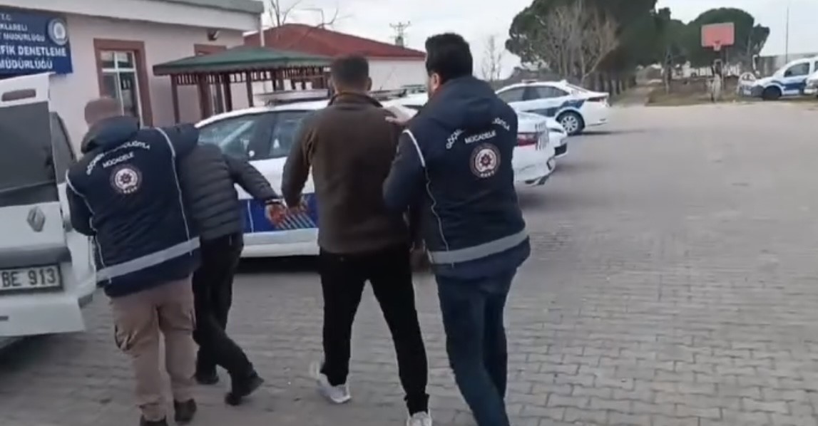 Kırklareli'de göçmen kaçakçılığı yaptığı iddiasıyla tutuklandı