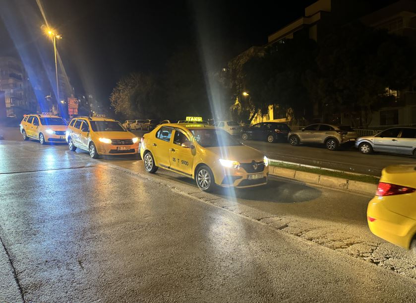 İzmir'de taksicilerden öldürülen meslektaşına destek