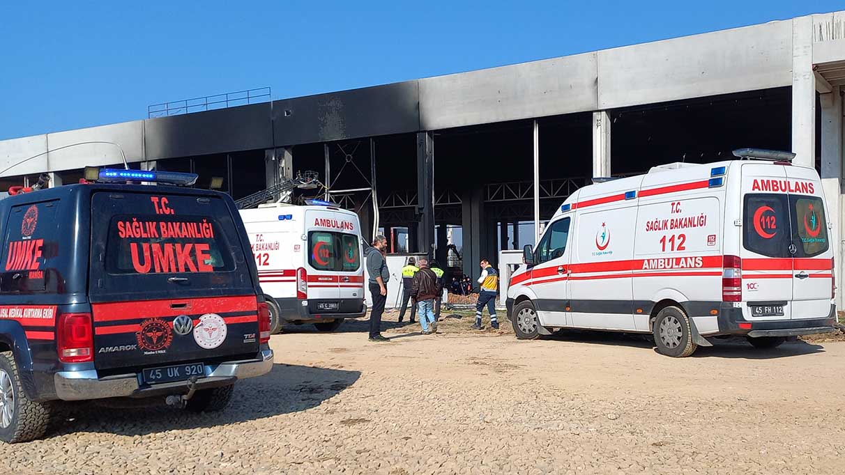 Manisa'da fabrika inşaatında yangın '2 ölü'