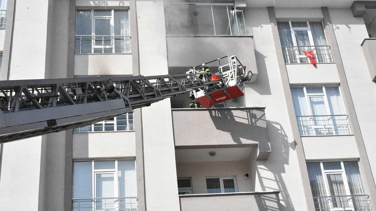 Erzurum'da apartmanda yangın