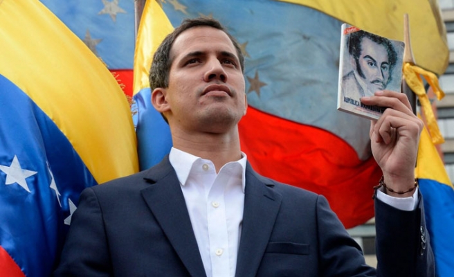 Venezuela'da muhalif lider sınıra ilerliyor