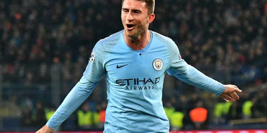 Manchester City Laporte'nin sözleşmesini uzattı