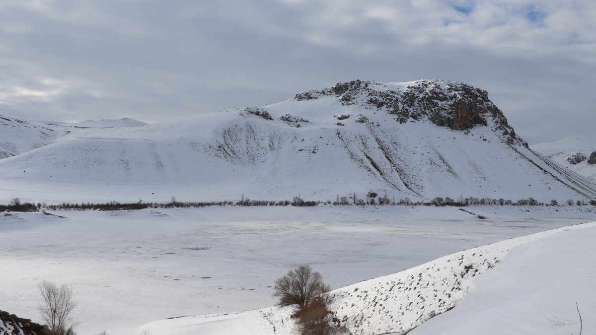 Erzincan Tercan Baraj Gölü buz tuttu