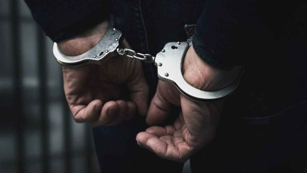 İzmir'de tefecilik yapan 3 kişi gözaltına alındı