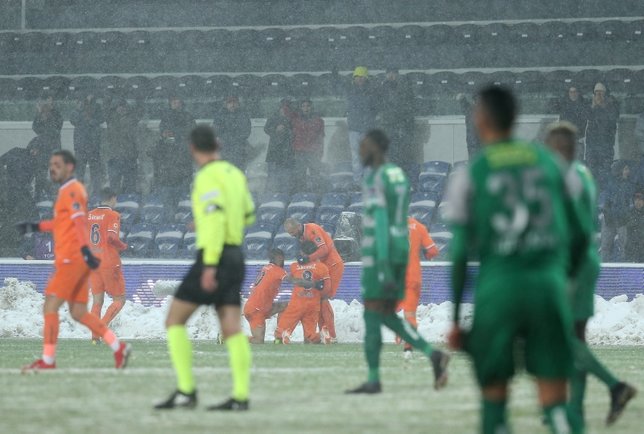 Lider, karlı havada 3 puanı 3 golle aldı