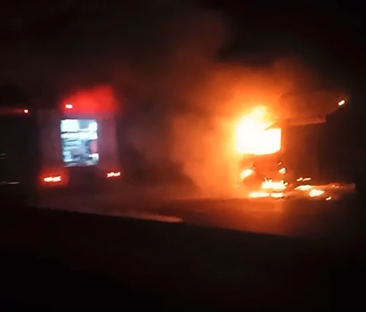 Tokat’ta kamyonet alev alev yandı