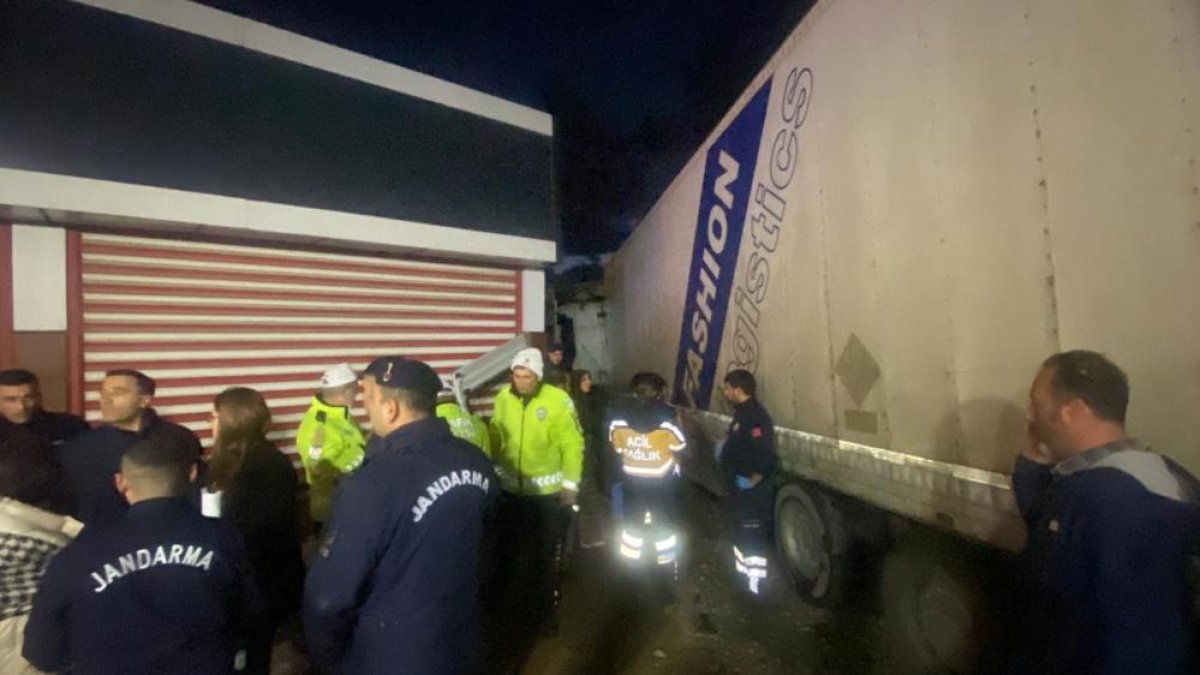 İzmir’deki feci kazada 3 kişi yaşamını yitirdi
