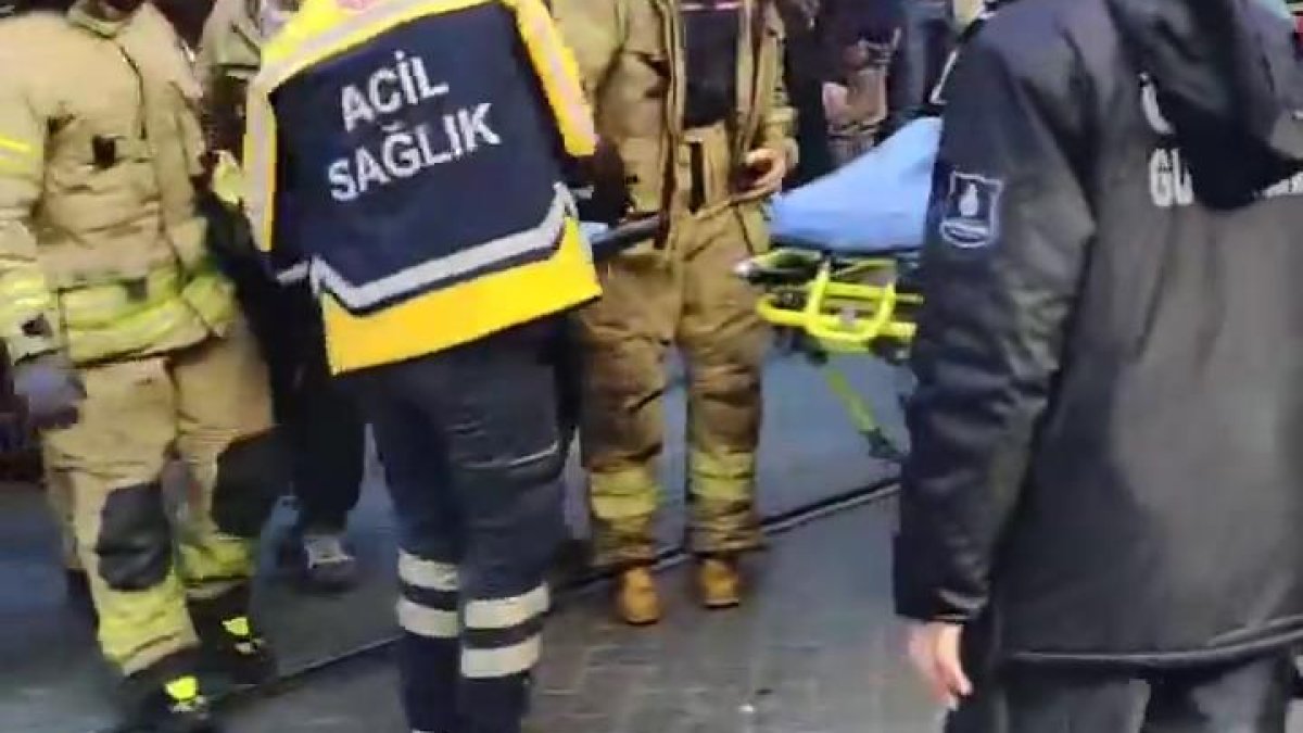 İstanbul Sultanahmet'te  tramvay yayaya çarptı