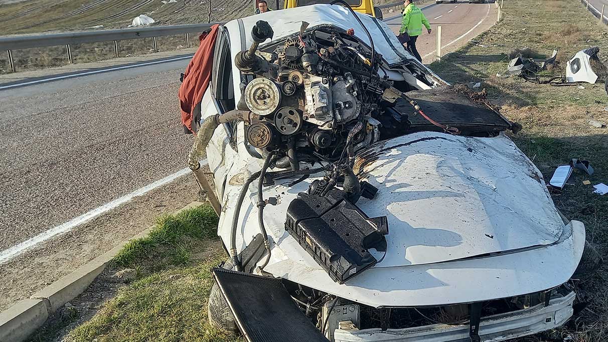 Ankara'da kaza yapan sürücü otomobilden fırladı