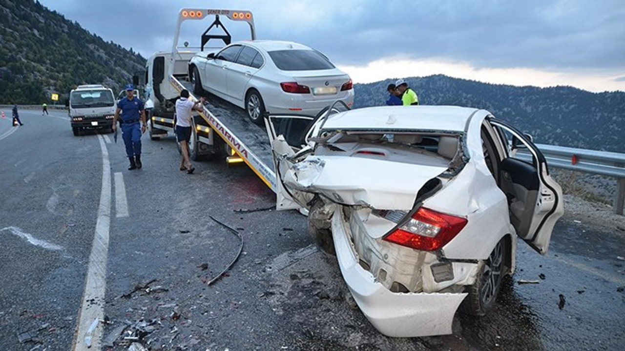 Mersin'deki trafik kazasında 3 kişi yaralandı