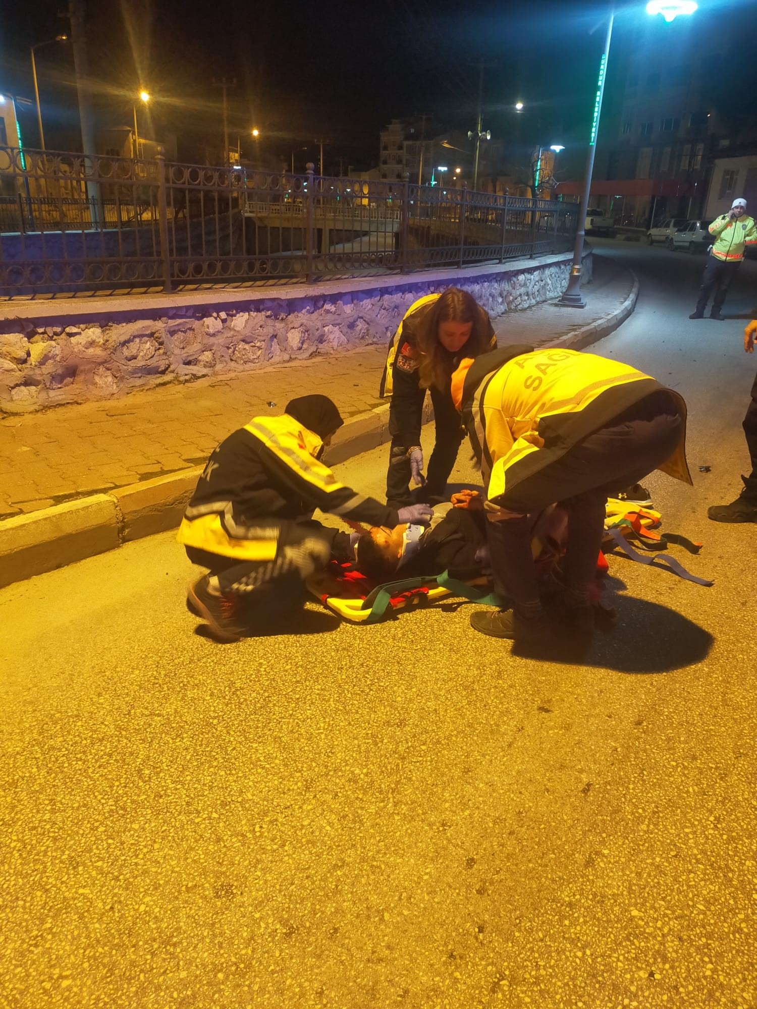 Burdur’da alkollü motosikletli kontrolü kaybedip düştü