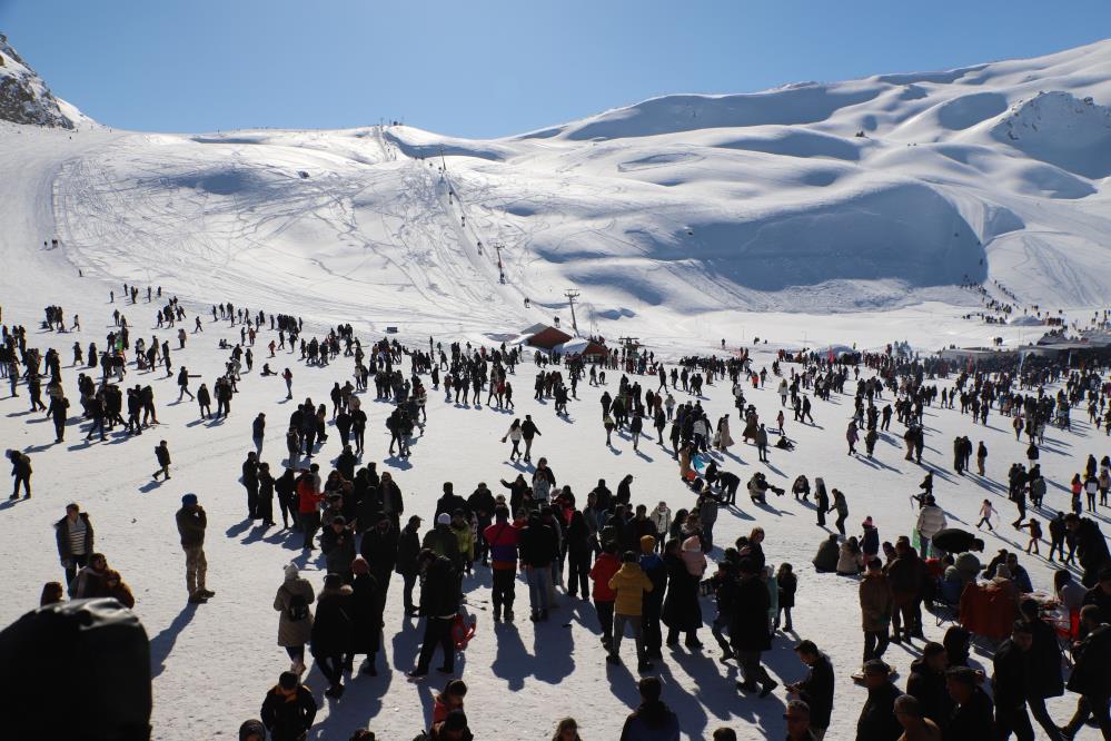 Hakkari 5. Kar Festivali'ne 16 bin kişi katıldı