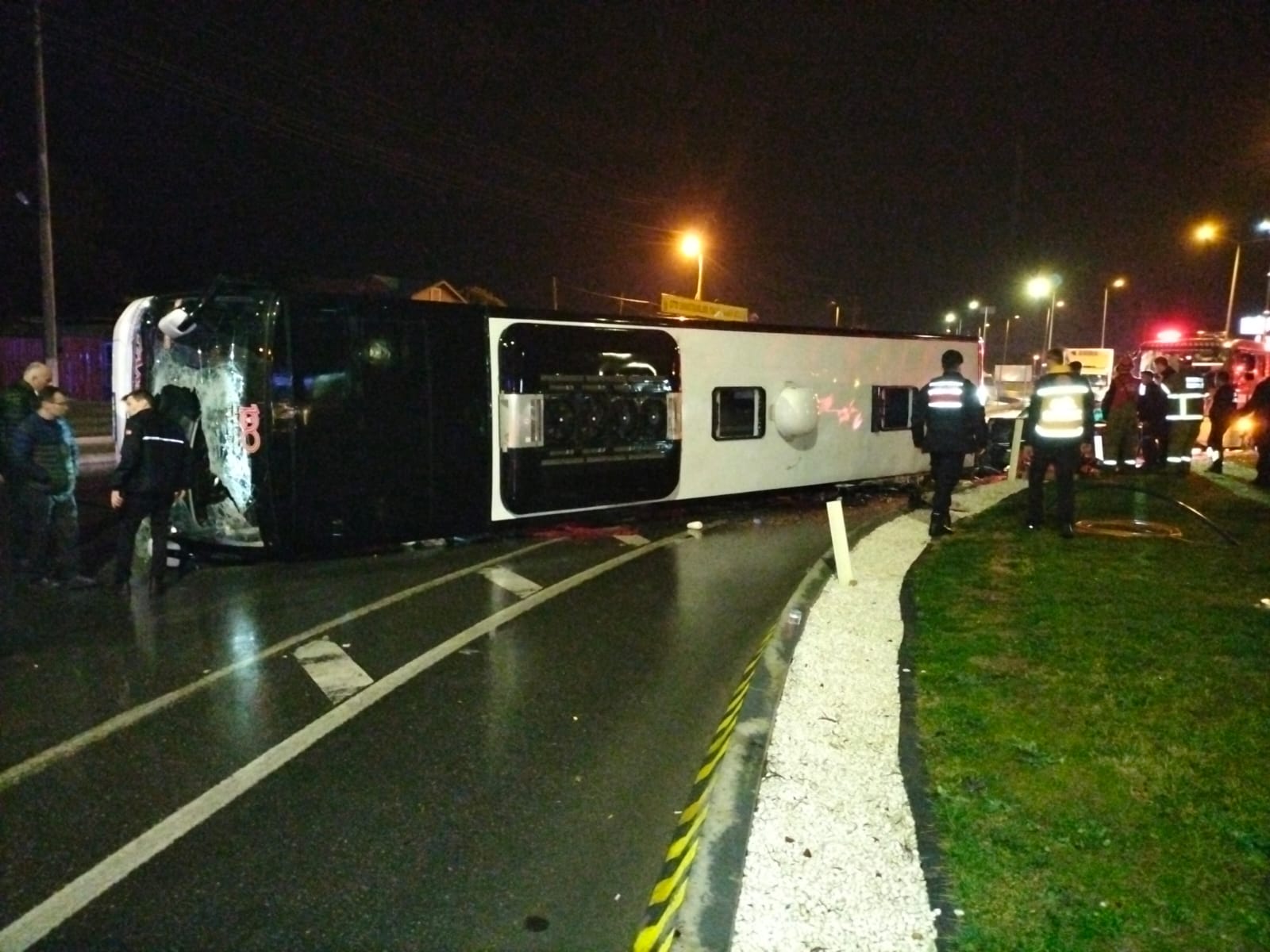 Balıkesir'de yolcu otobüsü devrildi '1 ölü 20 yaralı