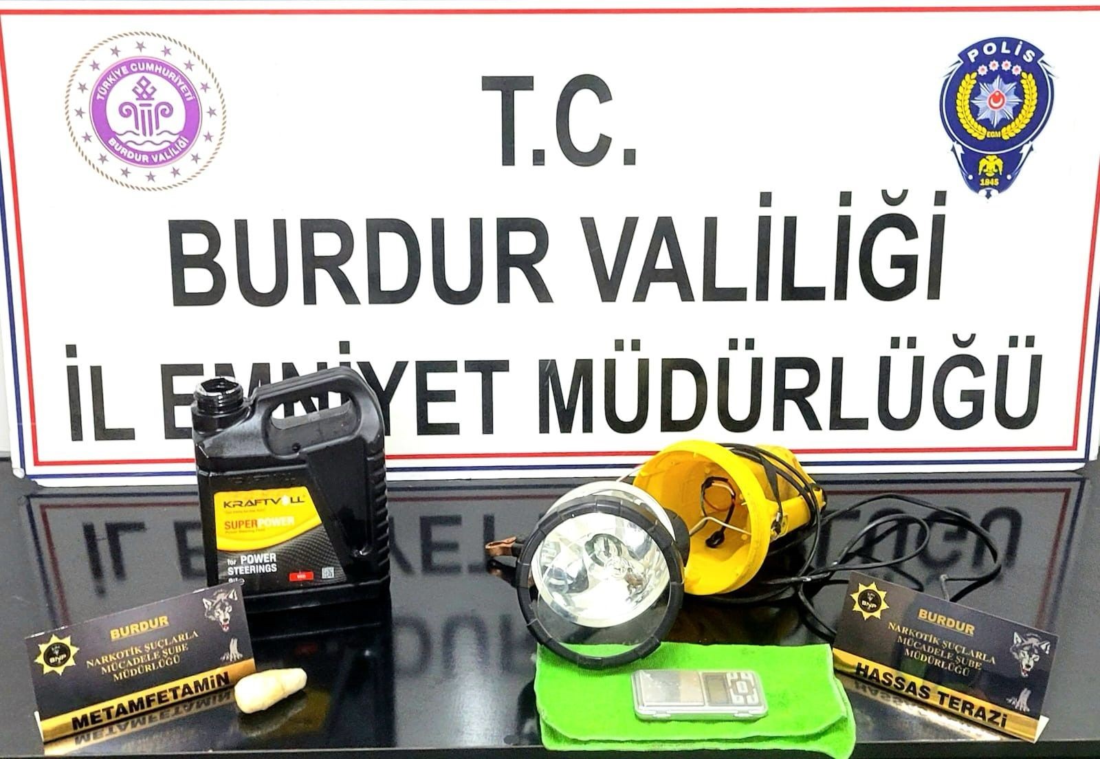 Burdur'da durdurulan araçta uyuşturucu çıktı '2 tutuklu'