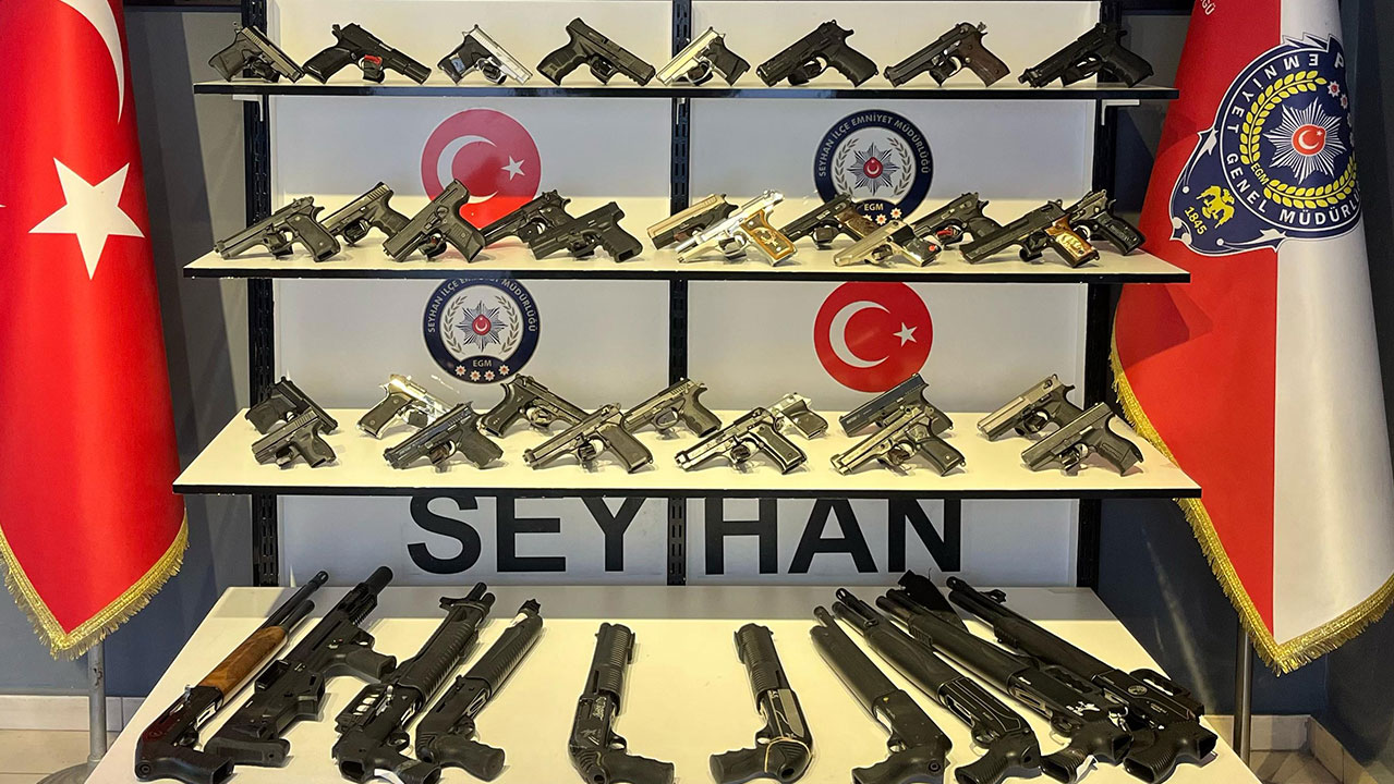 Adana'da onlarca ruhsatsız silah ele geçirildi