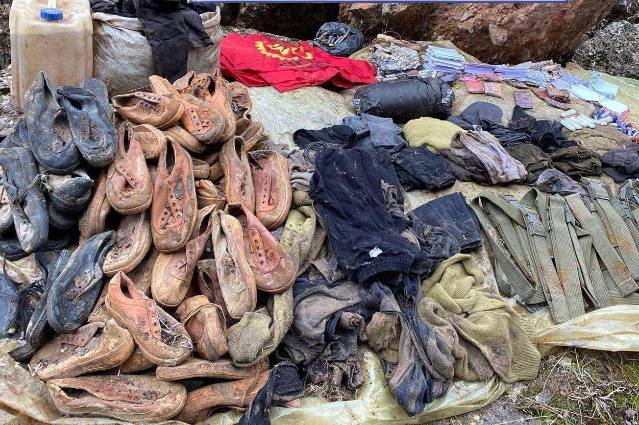 Tunceli'de teröristlere ait silah ve çeşitli malzemeler ele geçirildi
