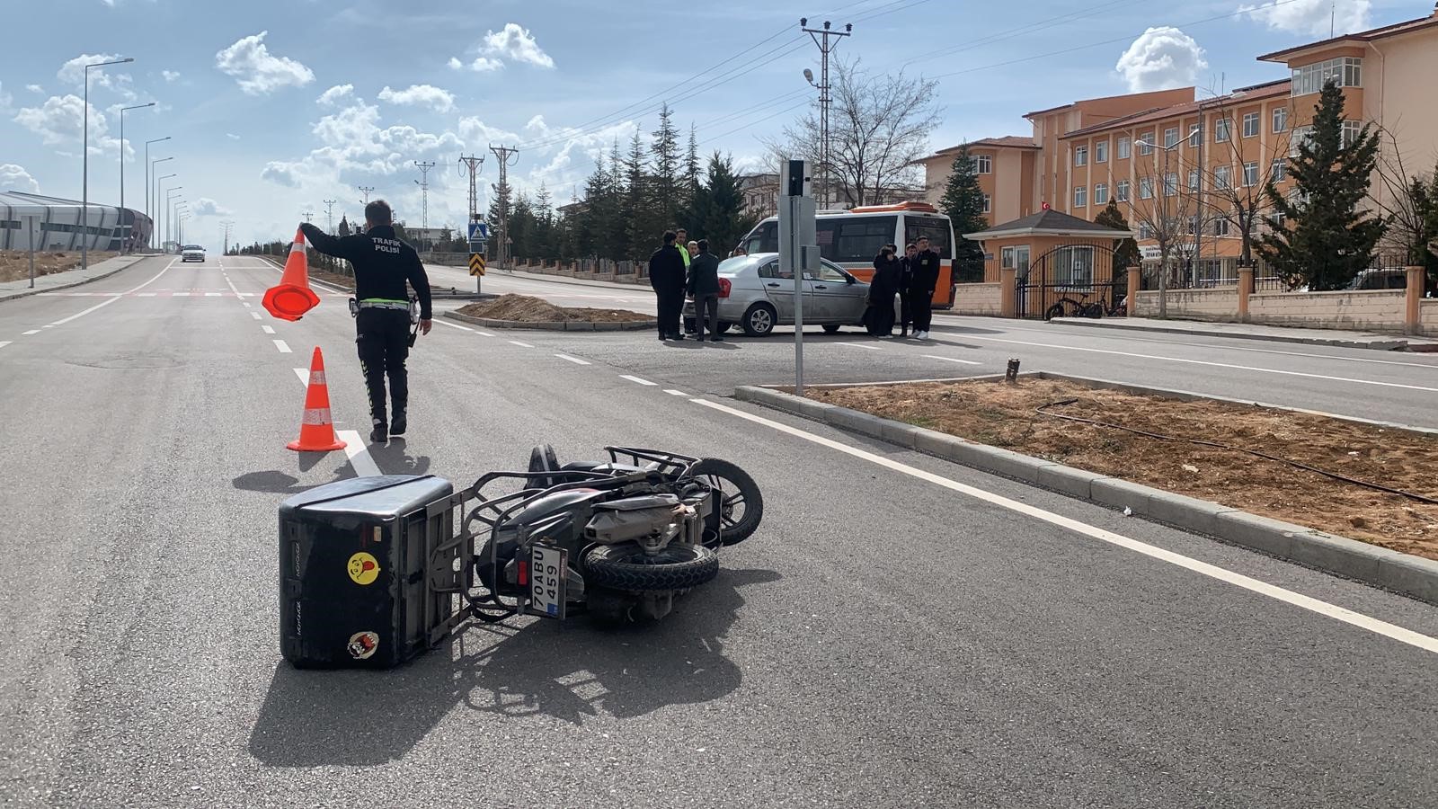 Karaman’da otomobille motosiklet çarpıştı