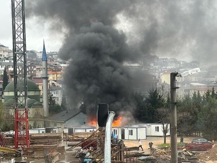 Kocaeli'de işçilerin kaldığı konteynerda yangın çıktı