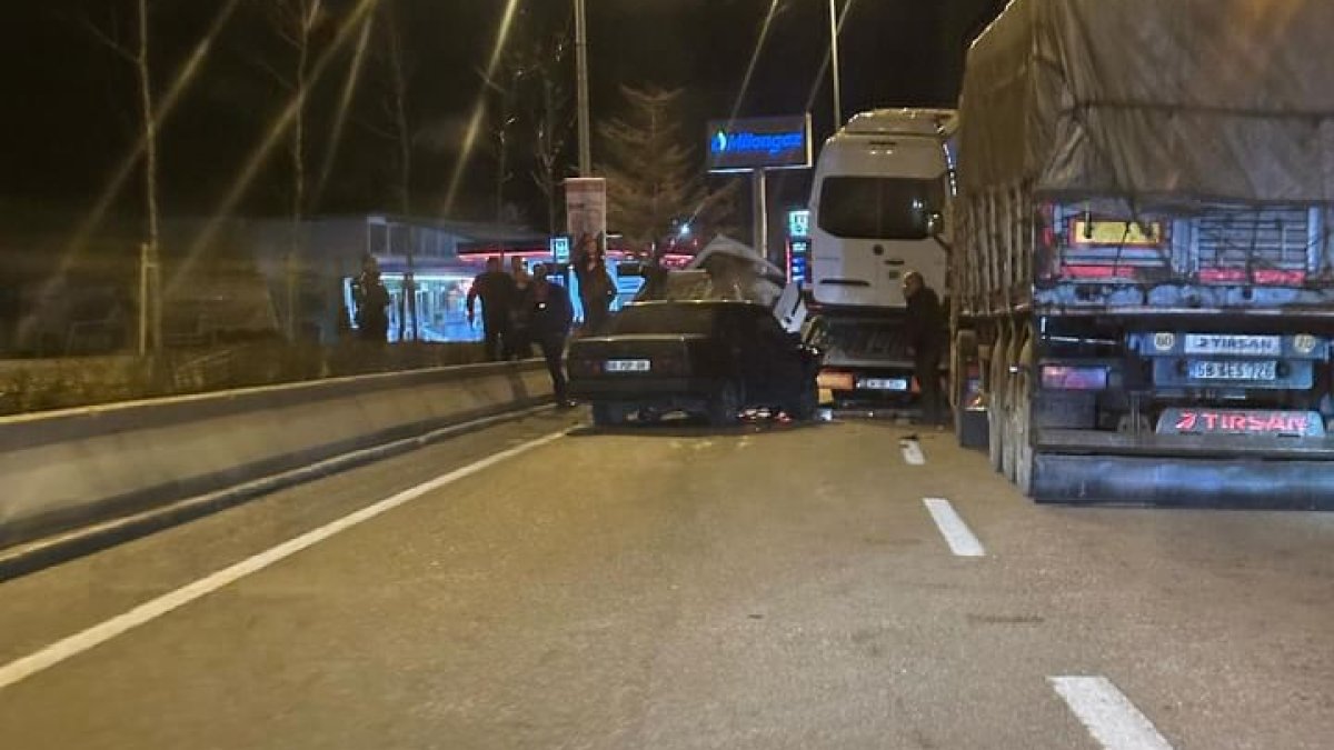 Ankara'da 4 otomobil ile TIR çarpıştı 'yaralılar var'