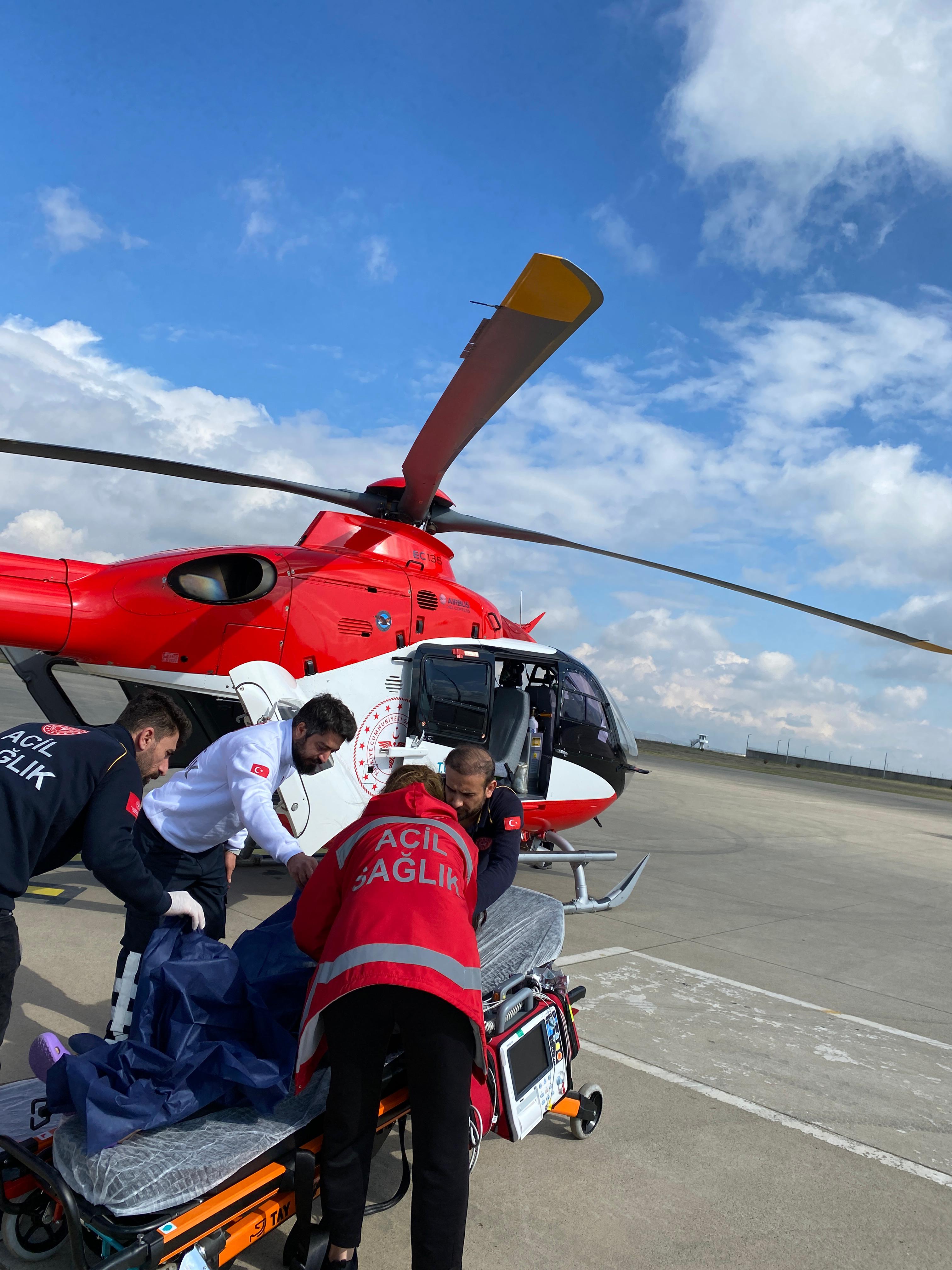 Şırnak’ta kanser hastası çocuk için ambulans helikopter havalandı