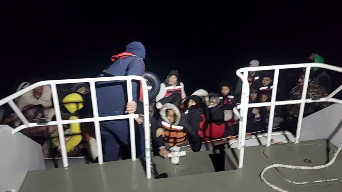 Balıkesir açıklarında 68 kaçak göçmen yakalandı