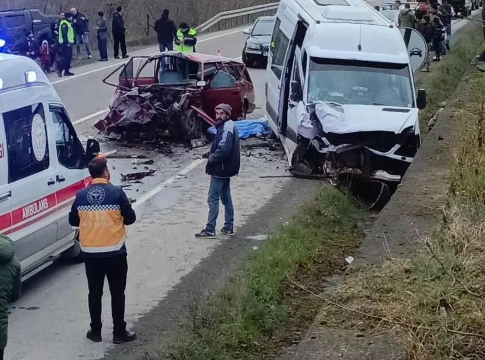 Ordu’da otomobil ile minibüsün çarpıştığı kazada 2 kişi öldü