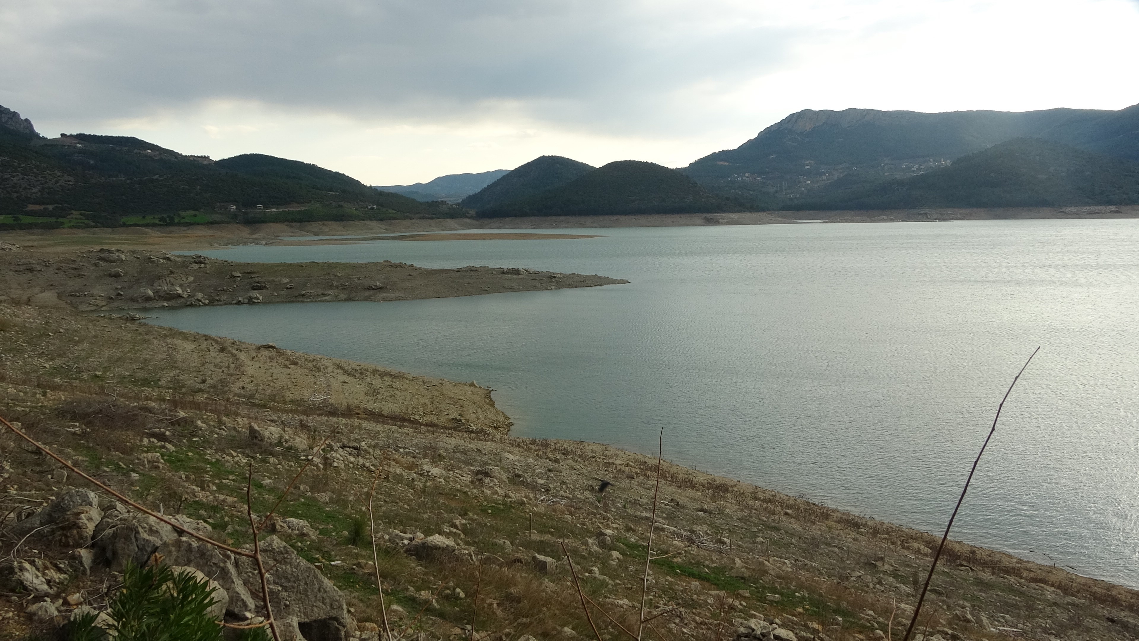 Adana Kozan Barajı'nda su seviyesi yüzde 28'e düştü