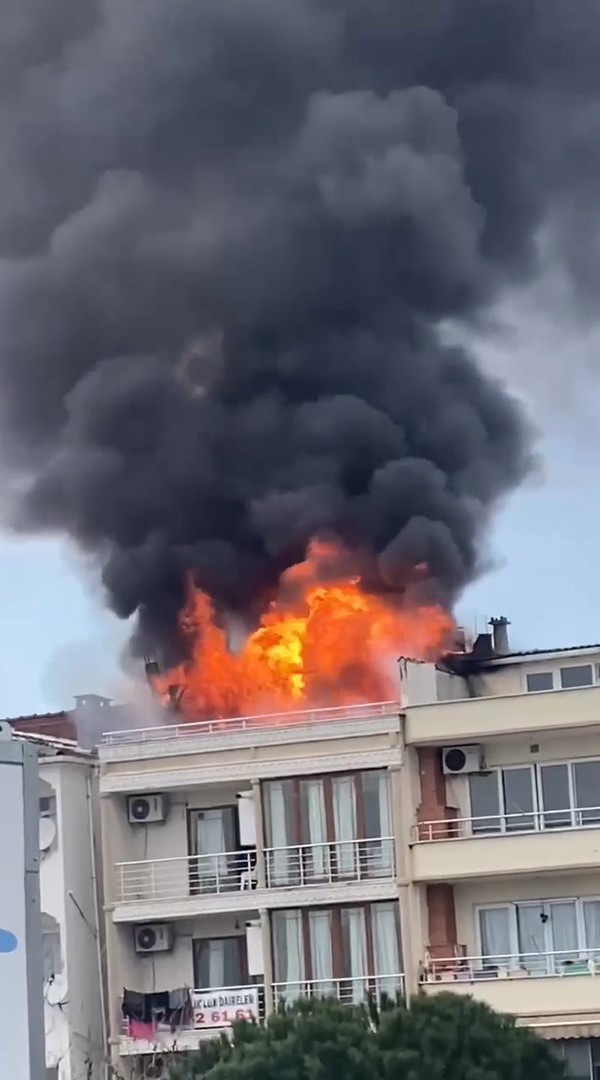 Yalova Armutlu’da çatı yangını