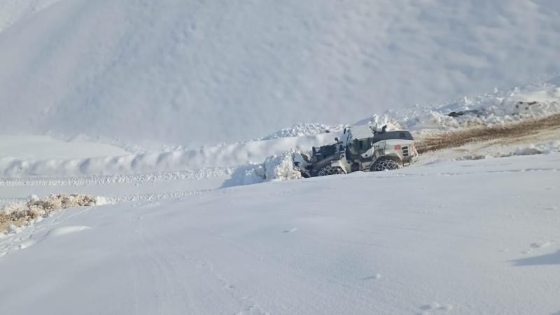 Hakkari’de kar kalınlığı 2 metreyi buldu