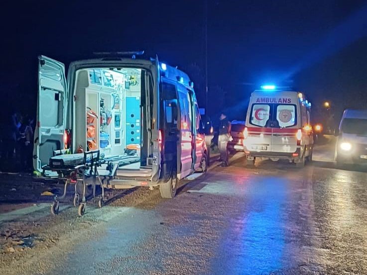 Balıkesir'de trafik kazası '2 yaralı'