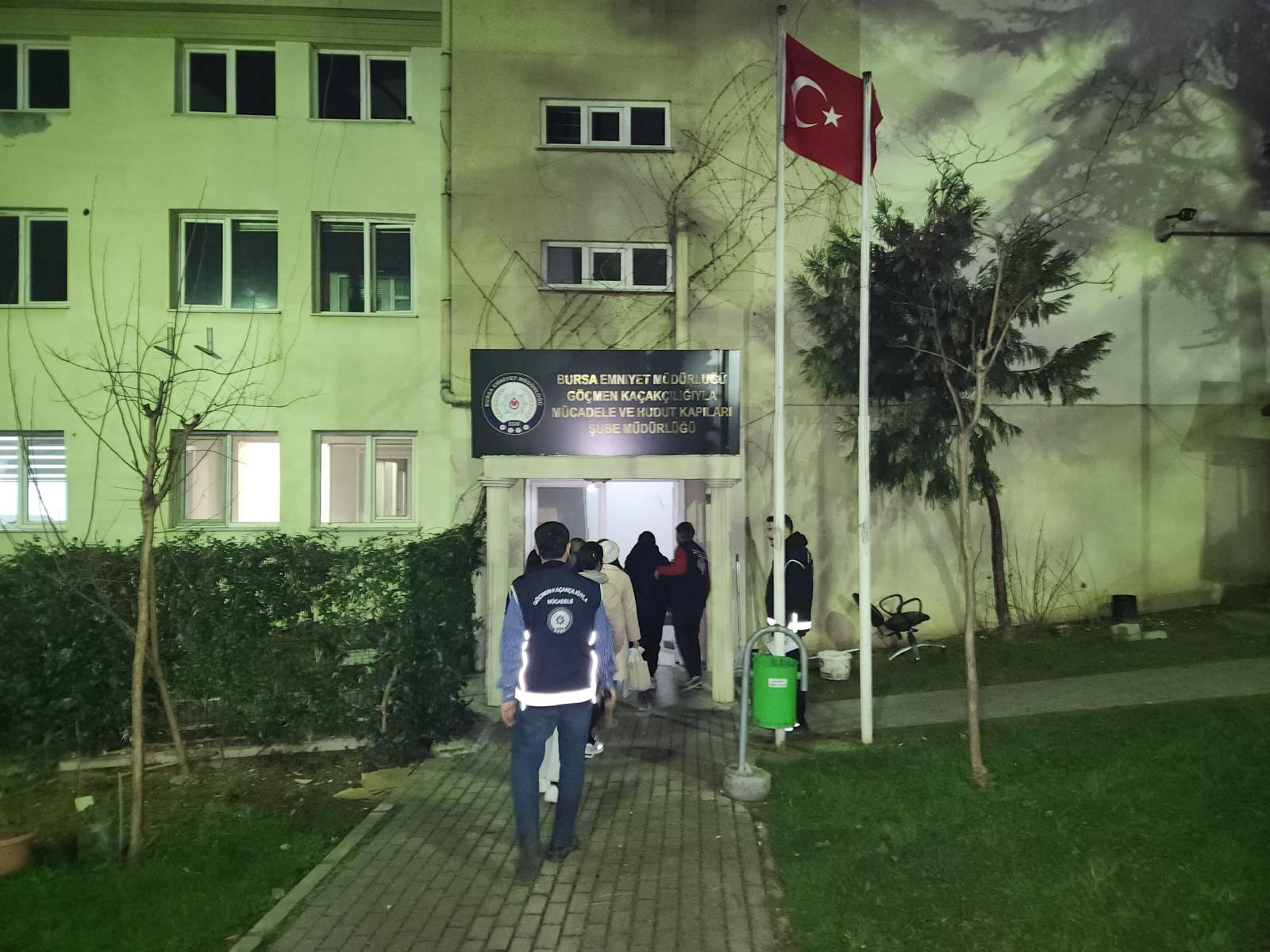 Bursa'da kaçak yabancı işçi çalıştıranlara gözaltı
