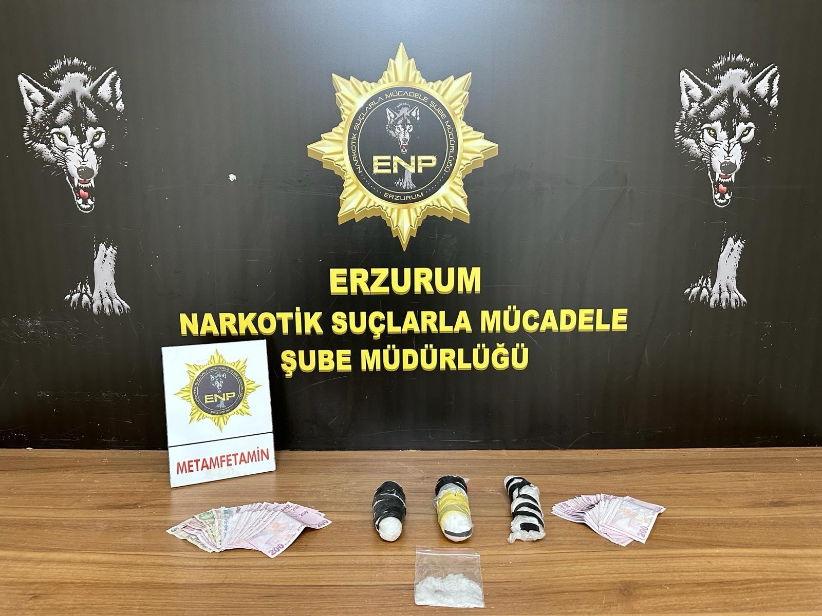 Erzurum’da yüzlerce  gram uyuşturucu ele geçirildi