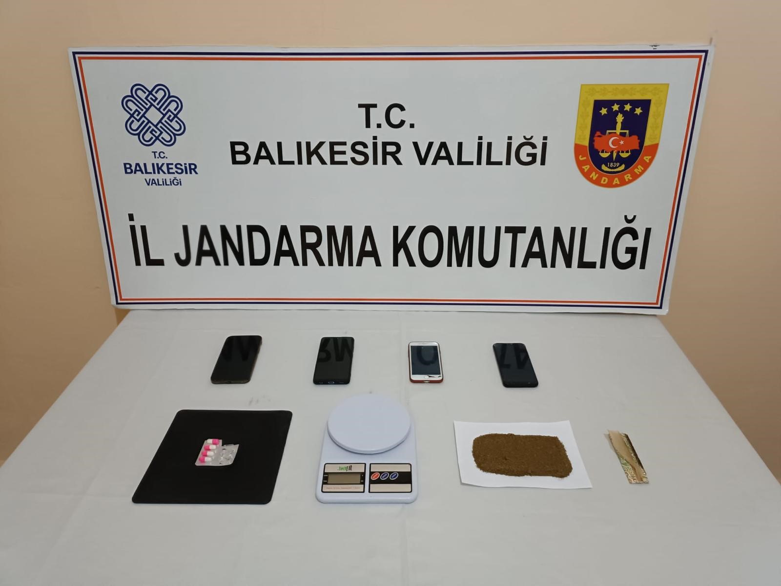 İzmir'den Balıkesir'e getirilen uyuşturucu jandarmaya takıldı