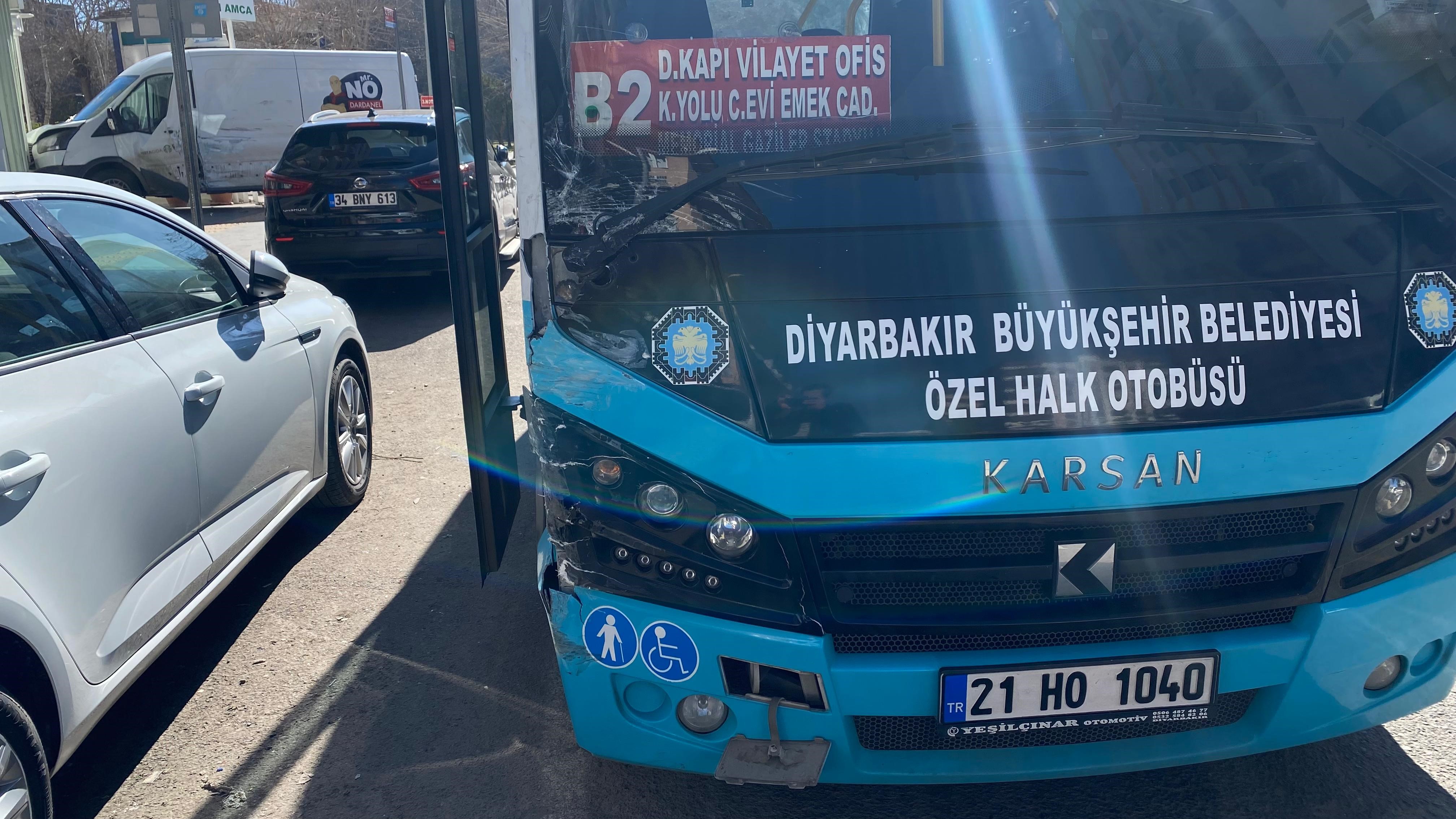 Diyarbakır’da zincirleme kazada 13 kişi yaralandı